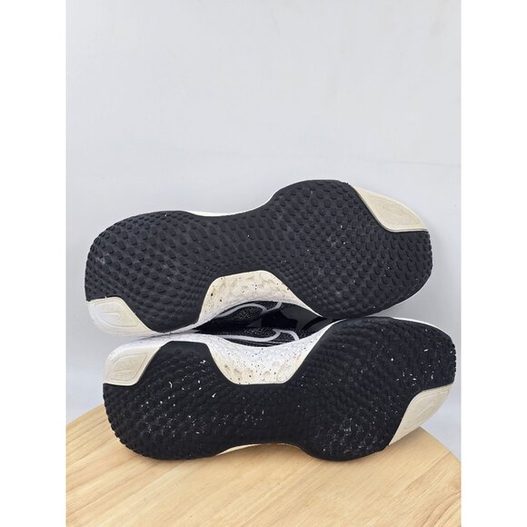 Nike ZoomX Invincible Run womens Flyknit Athletic Shoes White Black size 11 - Picture 7 of 9